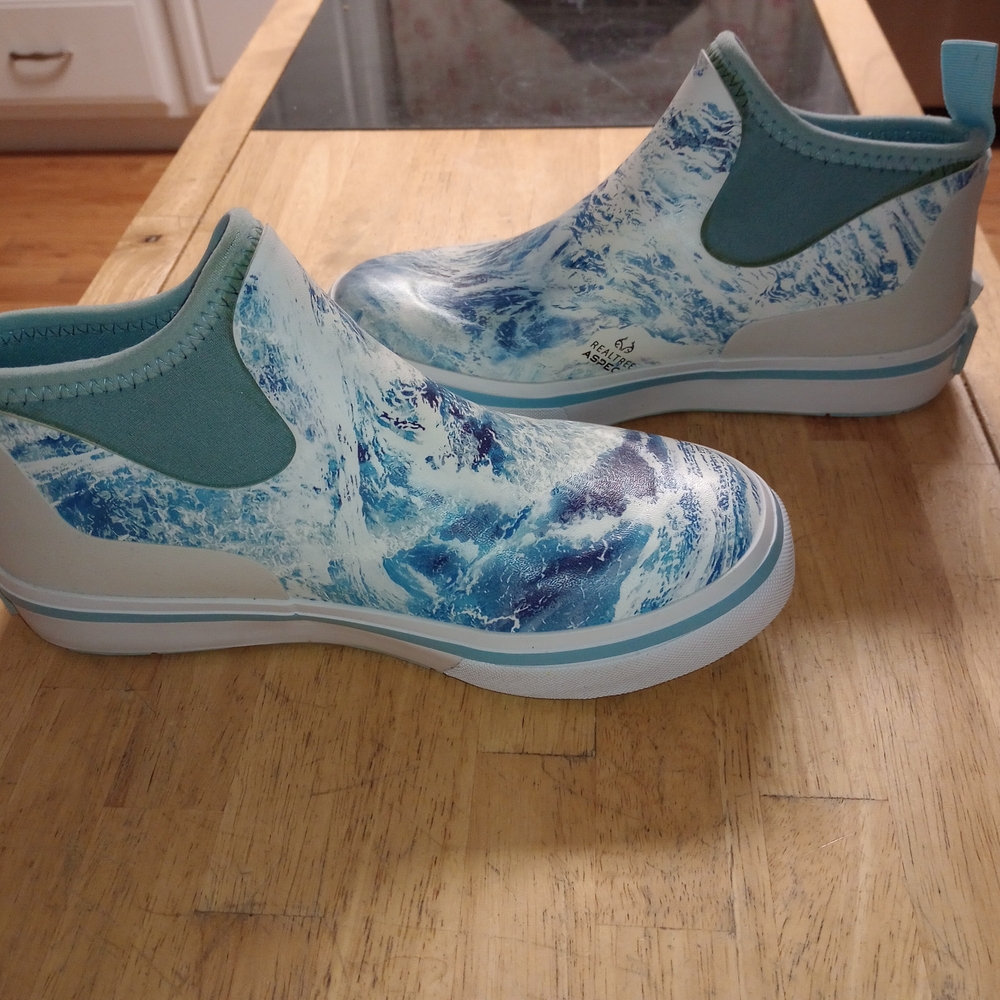 Wave Print Slip-On Shoes